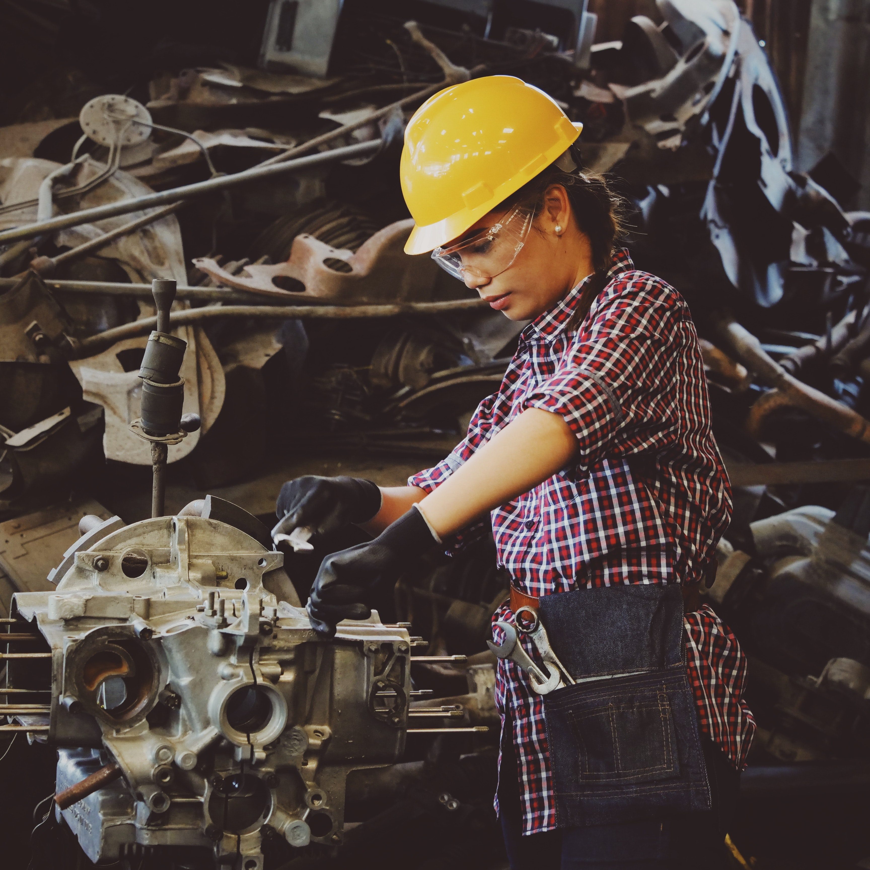 cropped-factory-factory-worker-girl-1108101.jpg
